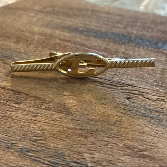 Monogram E Gold Tone Tie Clasp - Picture 4 of 4